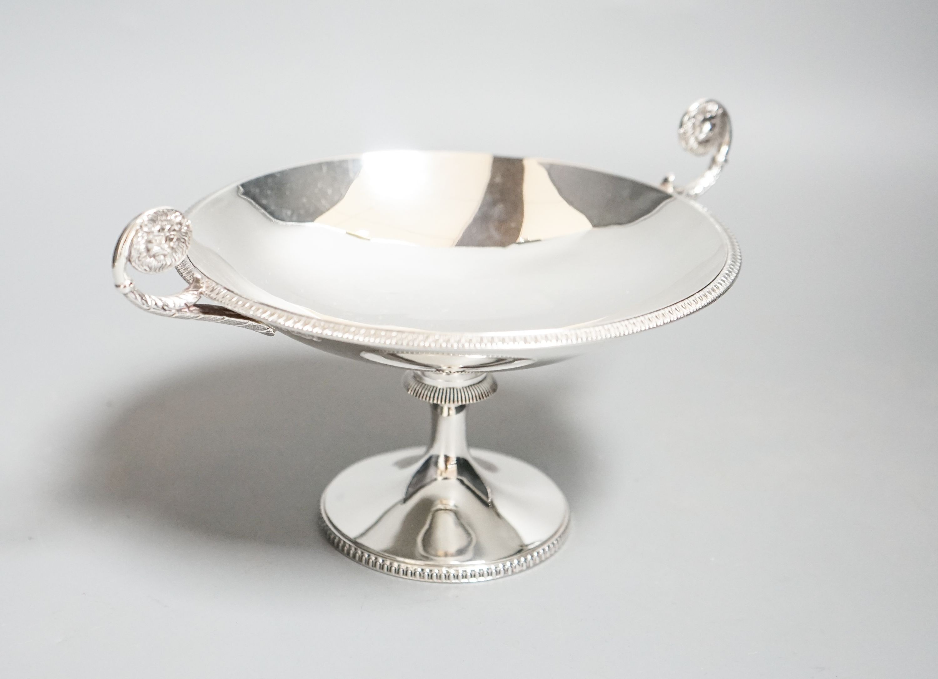 A George V silver tazze, James Dixon & Sons, Sheffield, 1922, height 11.1cm, 8.5oz.